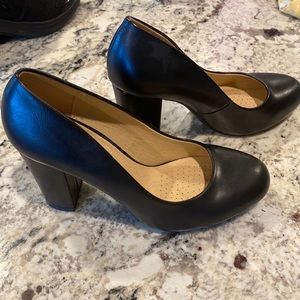 Siri classified comfort black pump